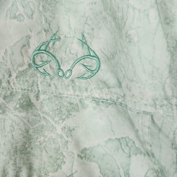 Ocean & Coast Realtree Fishing Shirt - Picture 5 of 9